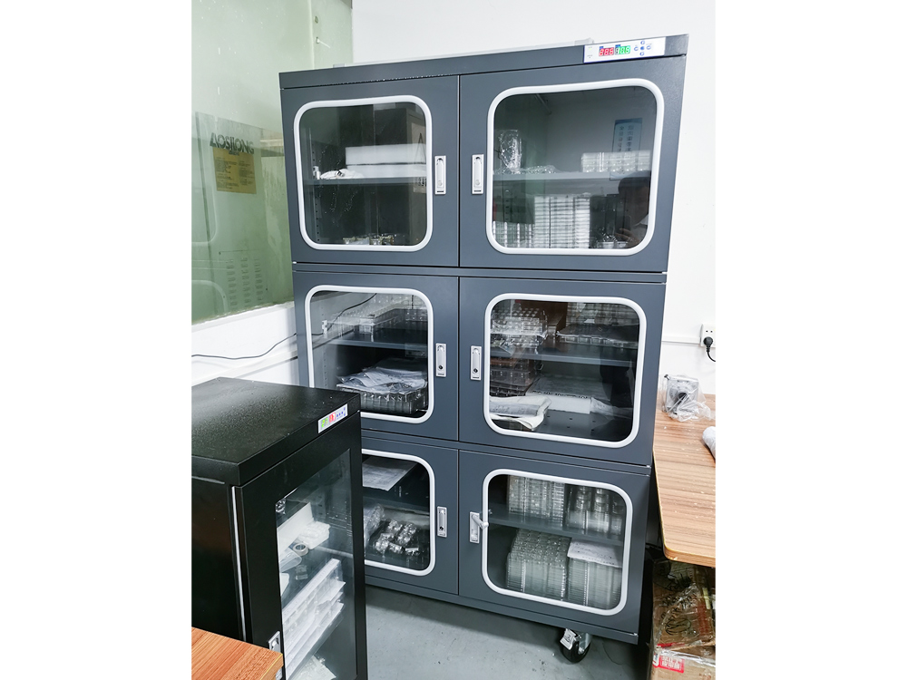 Moisture-proof cabinet